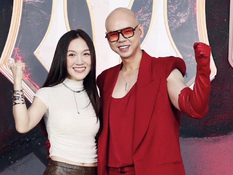 Đọ sắc vợ các anh trai ngày ấy bây giờ: Hương Baby từng đen nhẻm giờ lột xác, có người thay đổi khó nhận ra-10