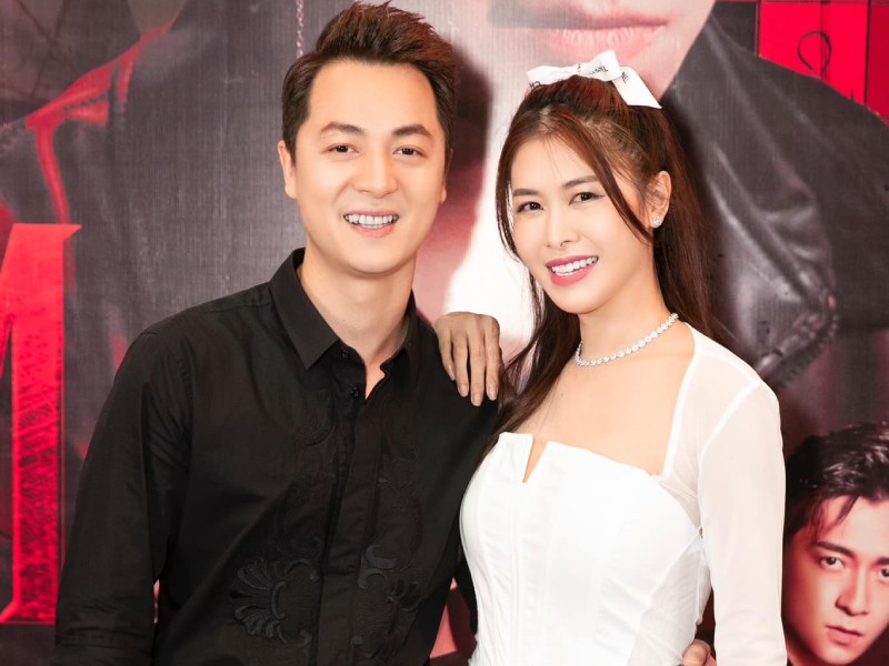 Đọ sắc vợ các anh trai ngày ấy bây giờ: Hương Baby từng đen nhẻm giờ lột xác, có người thay đổi khó nhận ra-16