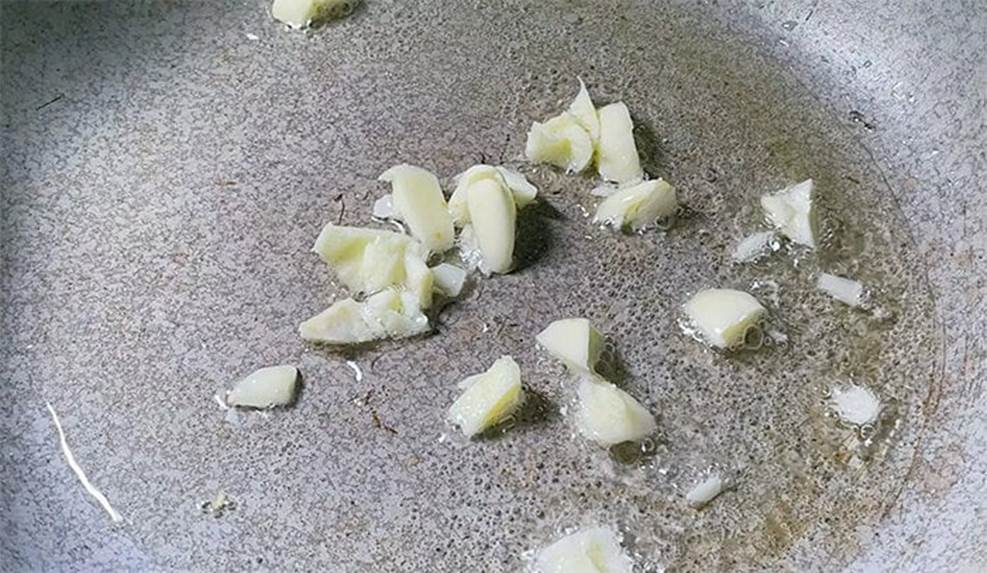 Xào mướp mà bỏ qua bước này, đừng hỏi sao mướp hay bị thâm đen-4