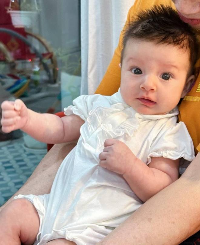 Lan Phương hút sữa trữ khắp 3 miền Bắc Trung Nam, vừa sinh con với chồng Tây được 3 tháng đã đi xa-7