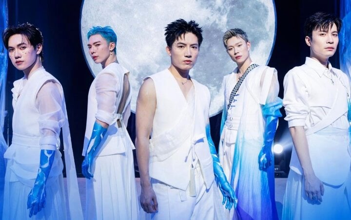 Anh trai say hi chiếu bản đồ thiếu Hoàng Sa - Trường Sa, khán giả phẫn nộ-2