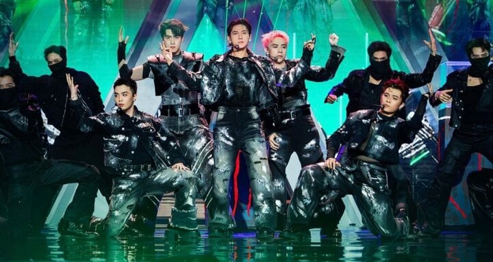 Anh trai say hi chiếu bản đồ thiếu Hoàng Sa - Trường Sa, khán giả phẫn nộ-1