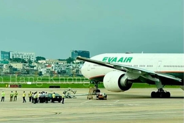 Hi hữu: Máy bay cất cánh 9 tiếng rồi hạ cánh đúng điểm xuất phát-3