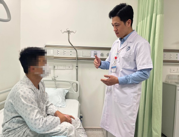 Người đàn ông phải mổ cấp cứu sau khi giấu vợ nâng cấp cậu nhỏ-1