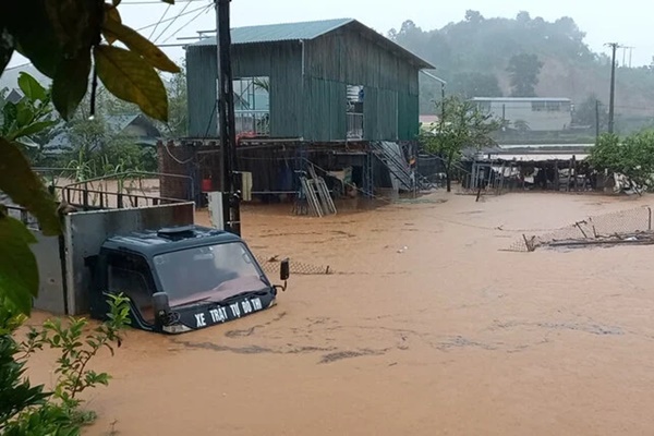 Mưa lớn gây ngập lụt và sạt lở nhiều nơi tại Hà Giang-1