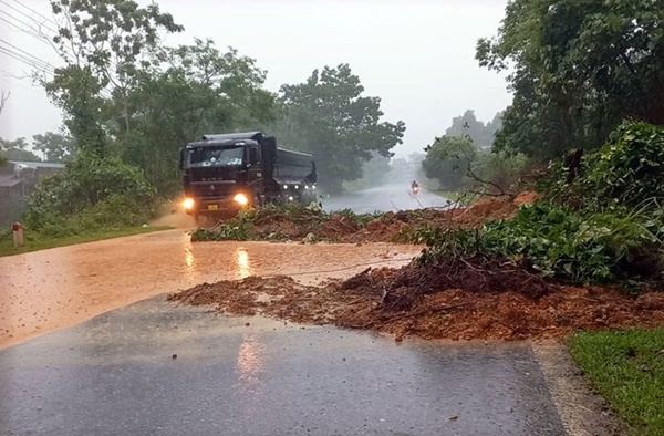 Mưa lớn gây ngập lụt và sạt lở nhiều nơi tại Hà Giang-2