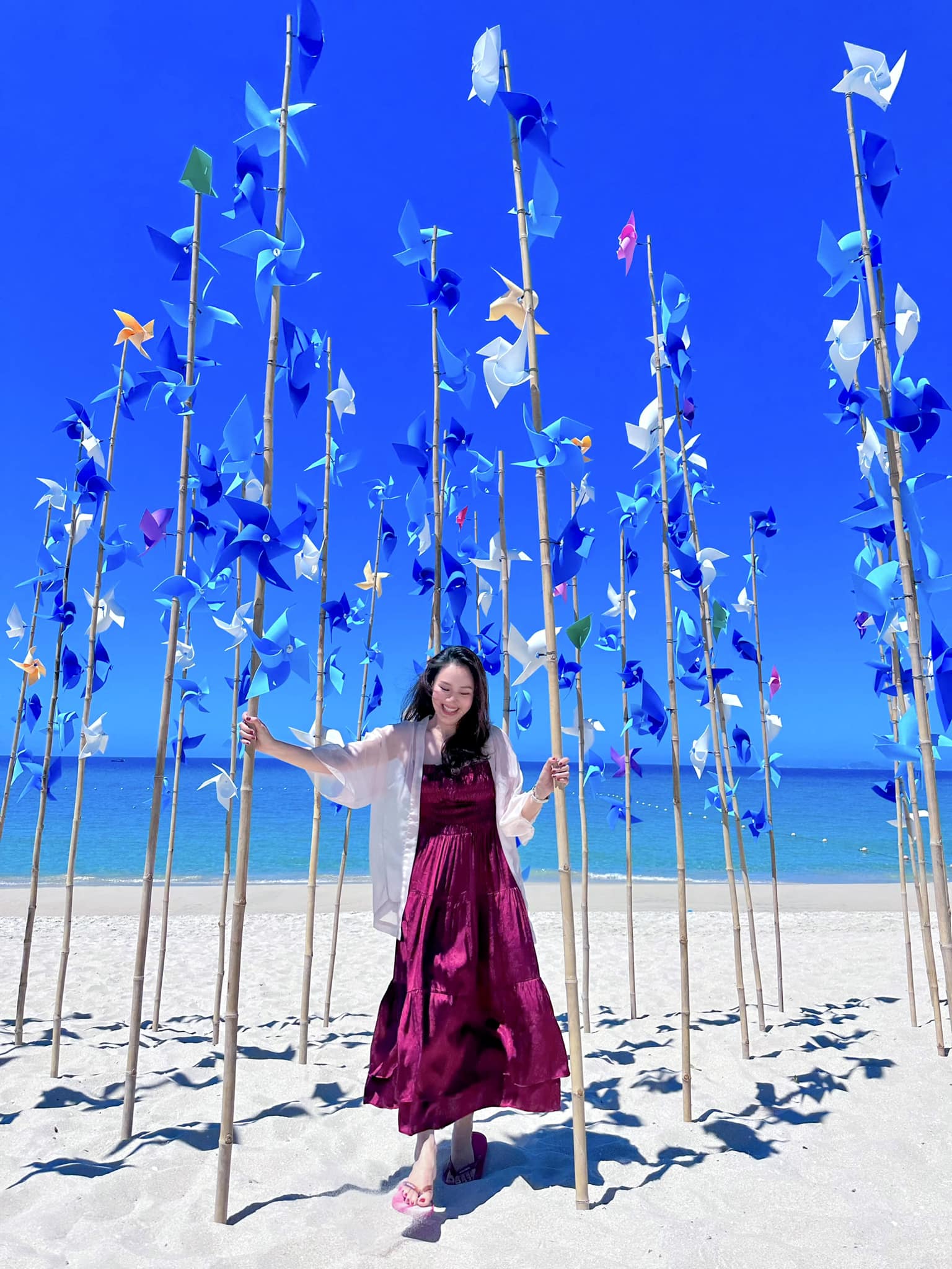 Thời trang du lịch nổi bật của Hồng Diễm, phụ nữ trên 40 tuổi nên tham khảo-6