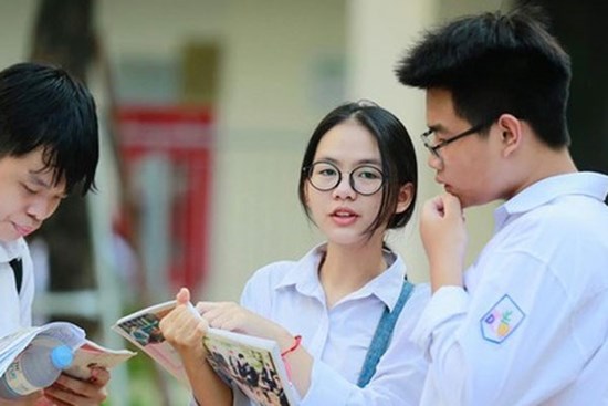 Những trường công lập nào hạ điểm chuẩn vào lớp 10 các năm qua?