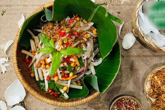 Cách làm gỏi tai heo ngó sen cực ngon tại nhà