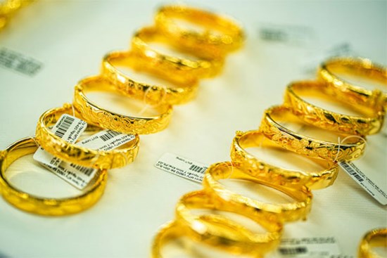 Giá vàng hôm nay 4/7/2024 tăng thẳng đứng, vàng nhẫn đắt gần bằng vàng miếng