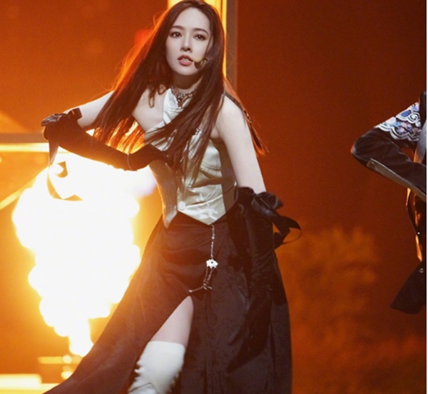 Nữ diễn viên phim Tiểu thời đại hé lộ cứ ăn cơm là bị loét, nứt miệng-1