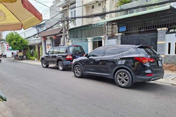 Từ tin báo người dân , CSGT xử phạt tài xế xe biển xanh đi lùi trên đường 1 chiều-2