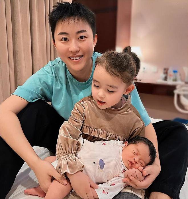 Quan điểm không cần chồng, nữ CEO chi tiền làm mẹ đơn thân của 4 con lai Tây, cho học trường quý tộc 3 tỷ/năm-3