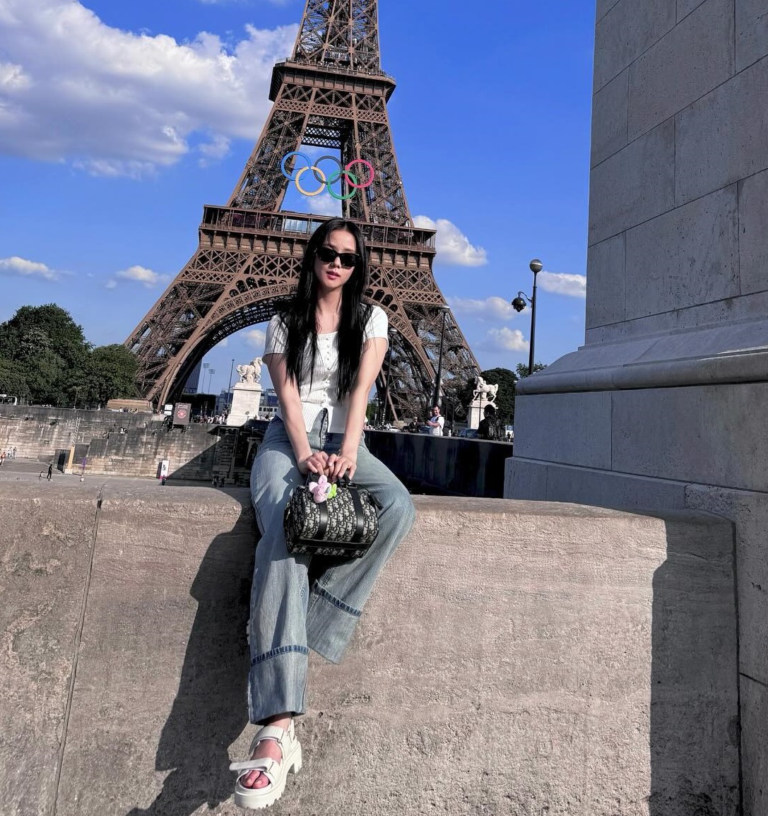 10 cách phối đồ với áo trắng giúp vẻ ngoài vừa sang vừa trẻ ra vài tuổi-2