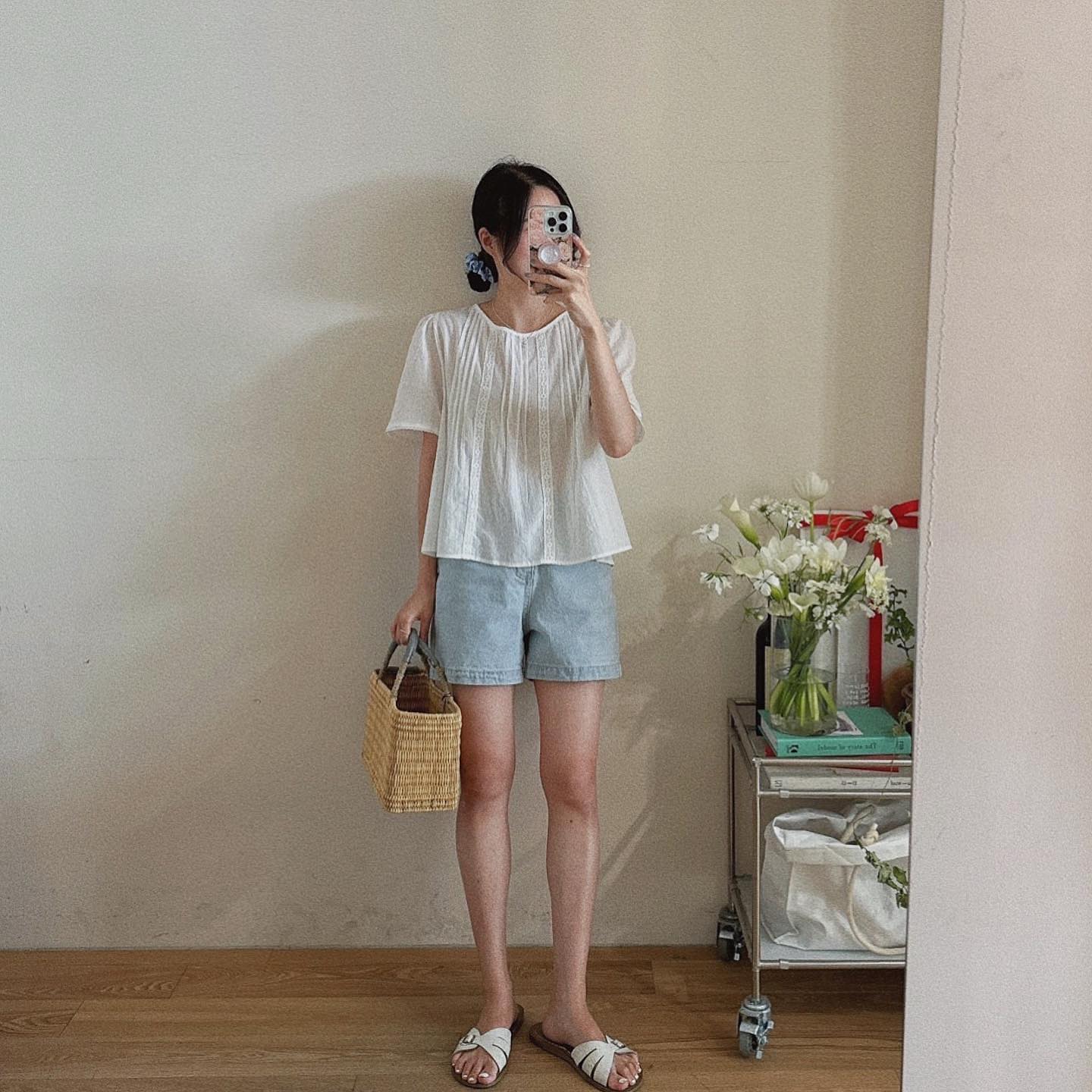 10 cách phối đồ với áo trắng giúp vẻ ngoài vừa sang vừa trẻ ra vài tuổi-3