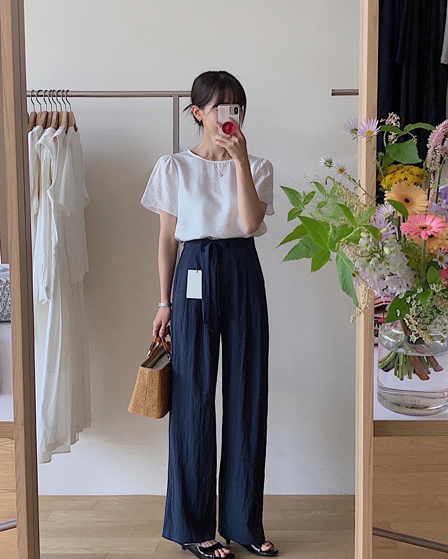 10 cách phối đồ với áo trắng giúp vẻ ngoài vừa sang vừa trẻ ra vài tuổi-4