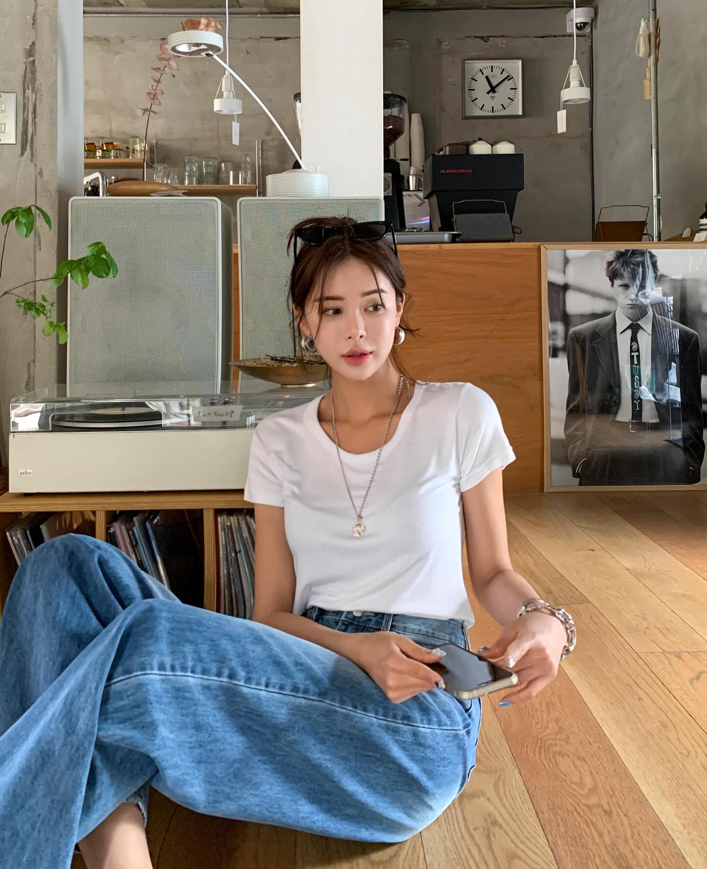 10 cách phối đồ với áo trắng giúp vẻ ngoài vừa sang vừa trẻ ra vài tuổi-7