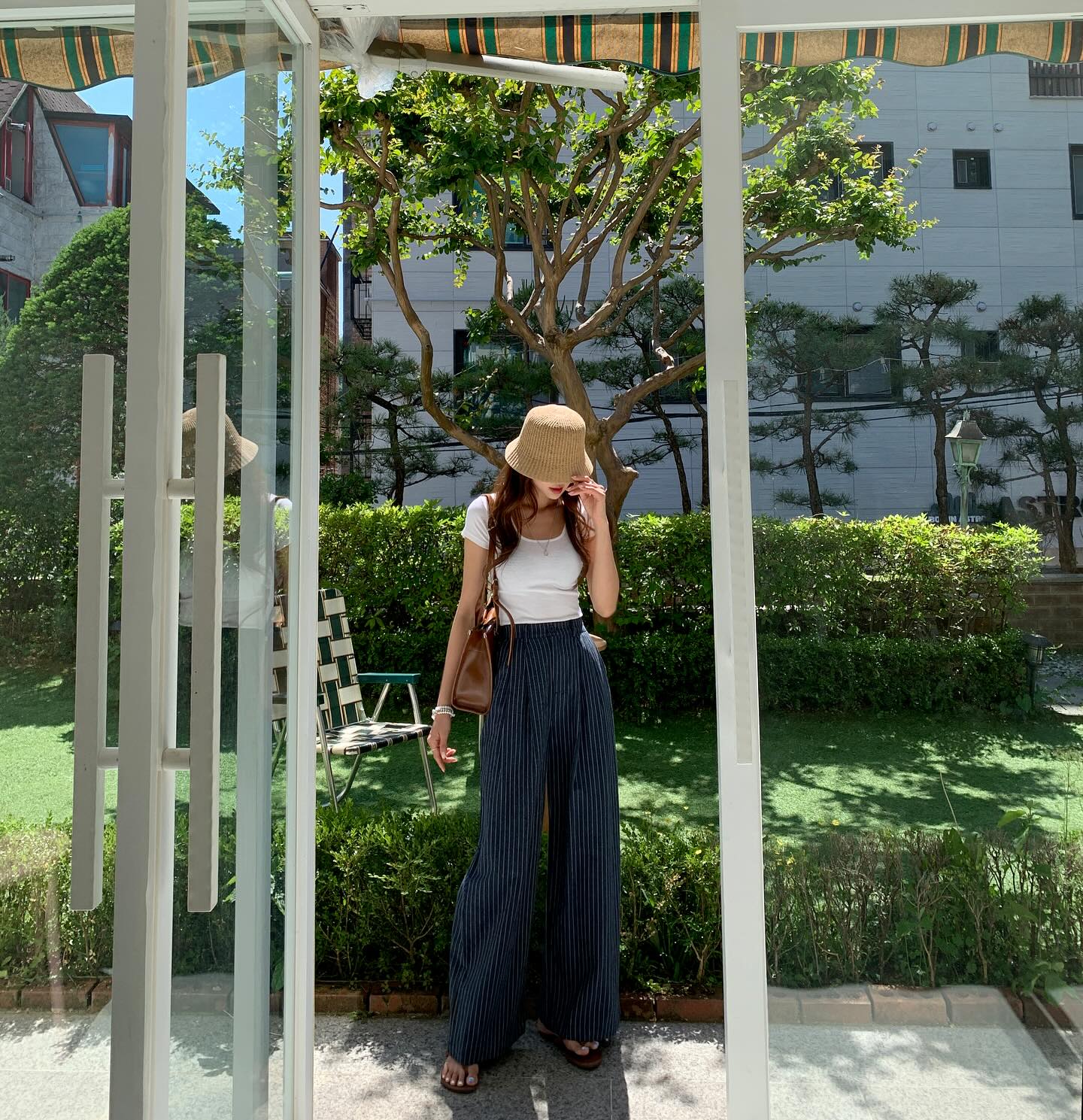 10 cách phối đồ với áo trắng giúp vẻ ngoài vừa sang vừa trẻ ra vài tuổi-8