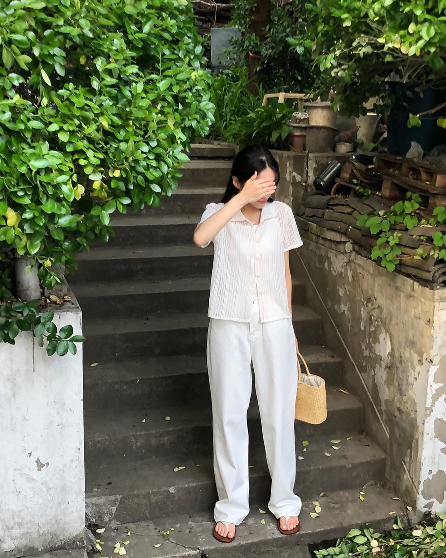 10 cách phối đồ với áo trắng giúp vẻ ngoài vừa sang vừa trẻ ra vài tuổi-9