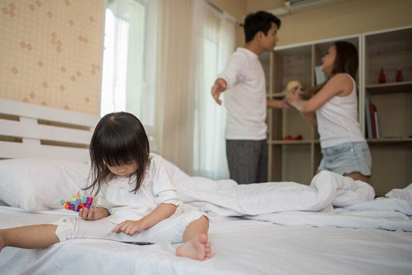 Chồng sôi máu vì về quê nội không có điều hòa, vợ đưa con ra nhà nghỉ ngủ-1