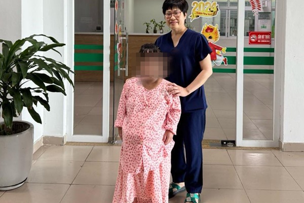 Người phụ nữ cao 1,3m sinh con nặng 3,5kg-1