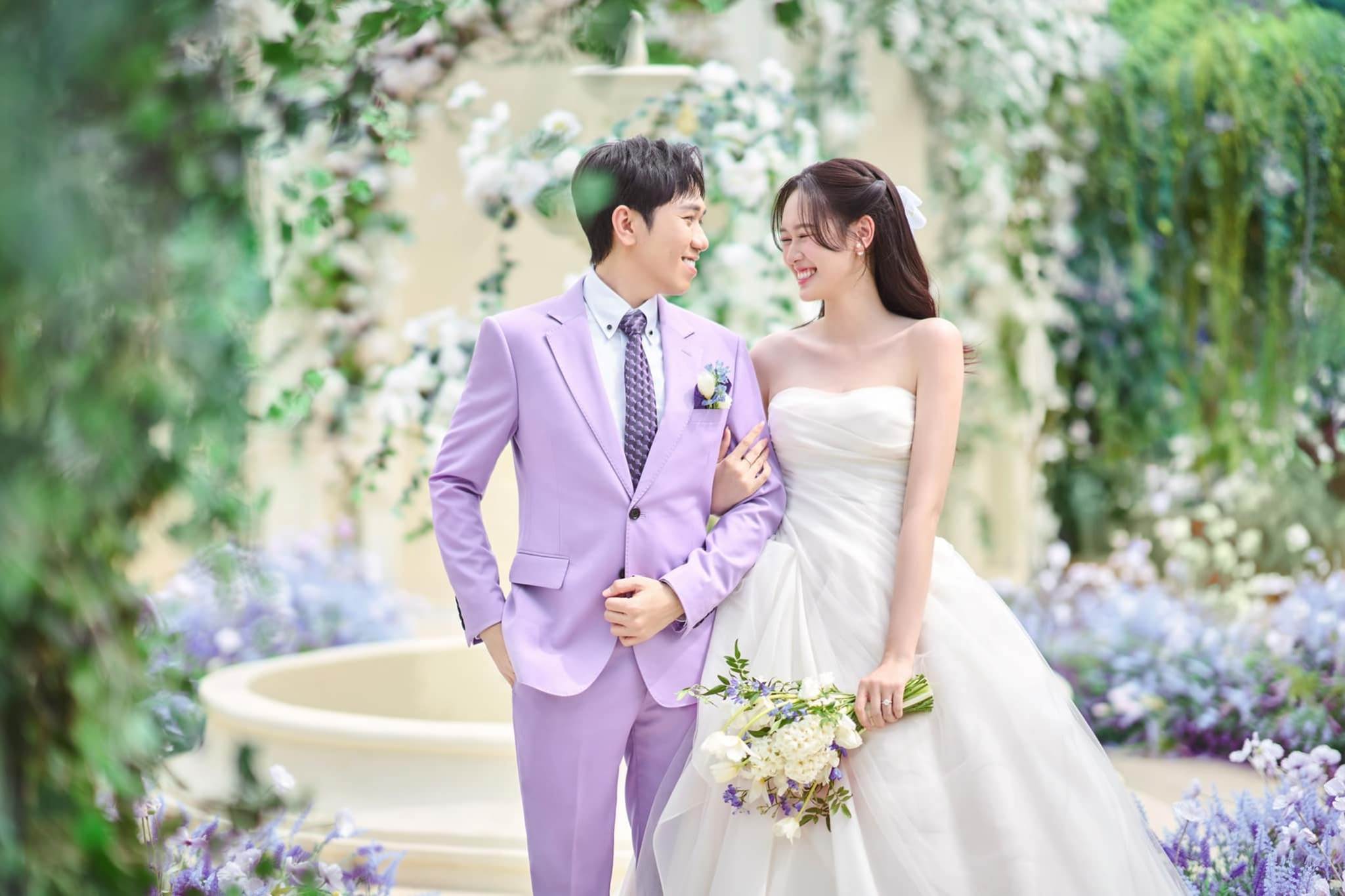 Ảnh cưới ngọt ngào của diễn viên Anh Đức và bạn gái kém 12 tuổi xinh như hoa hậu-1