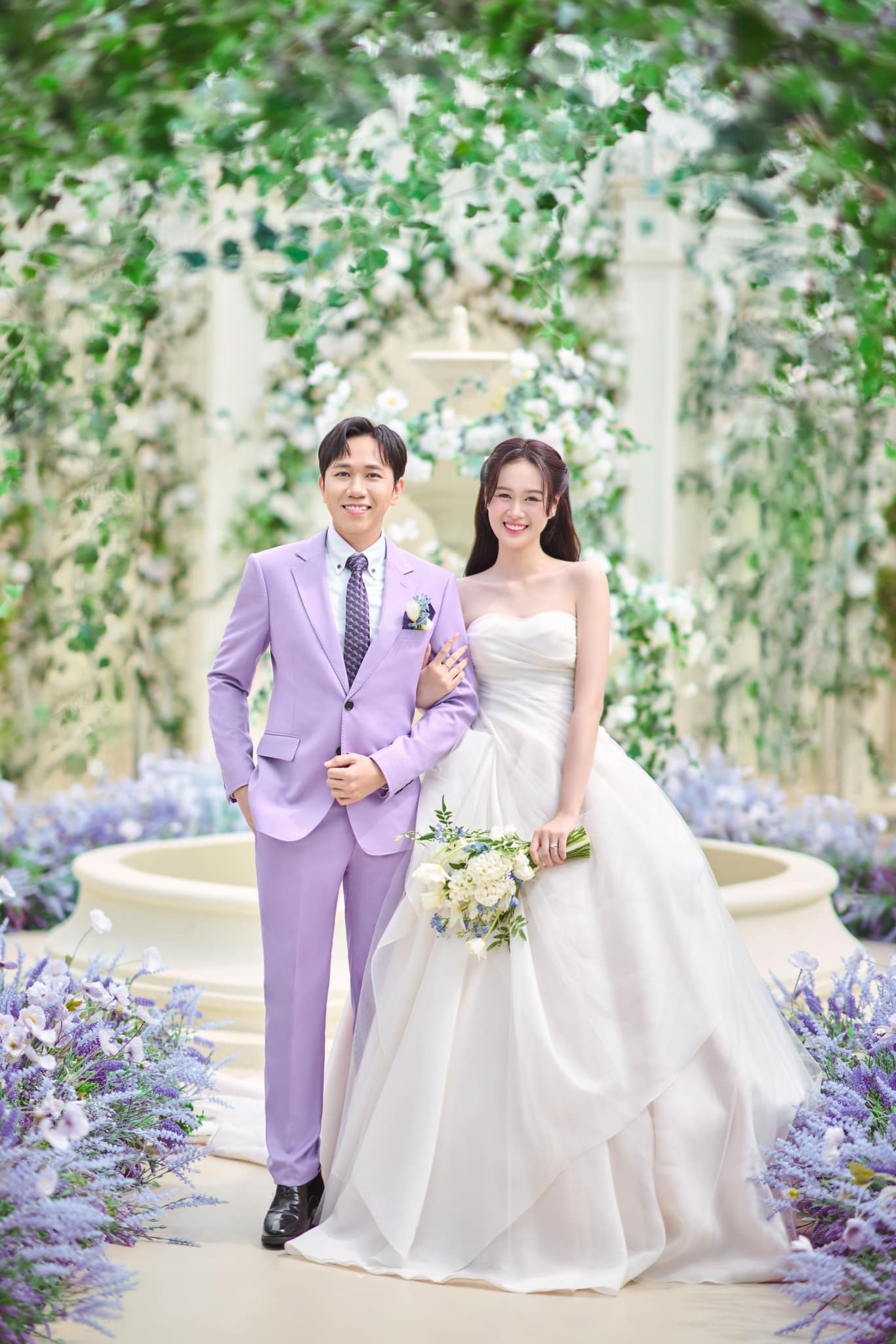 Ảnh cưới ngọt ngào của diễn viên Anh Đức và bạn gái kém 12 tuổi xinh như hoa hậu-6