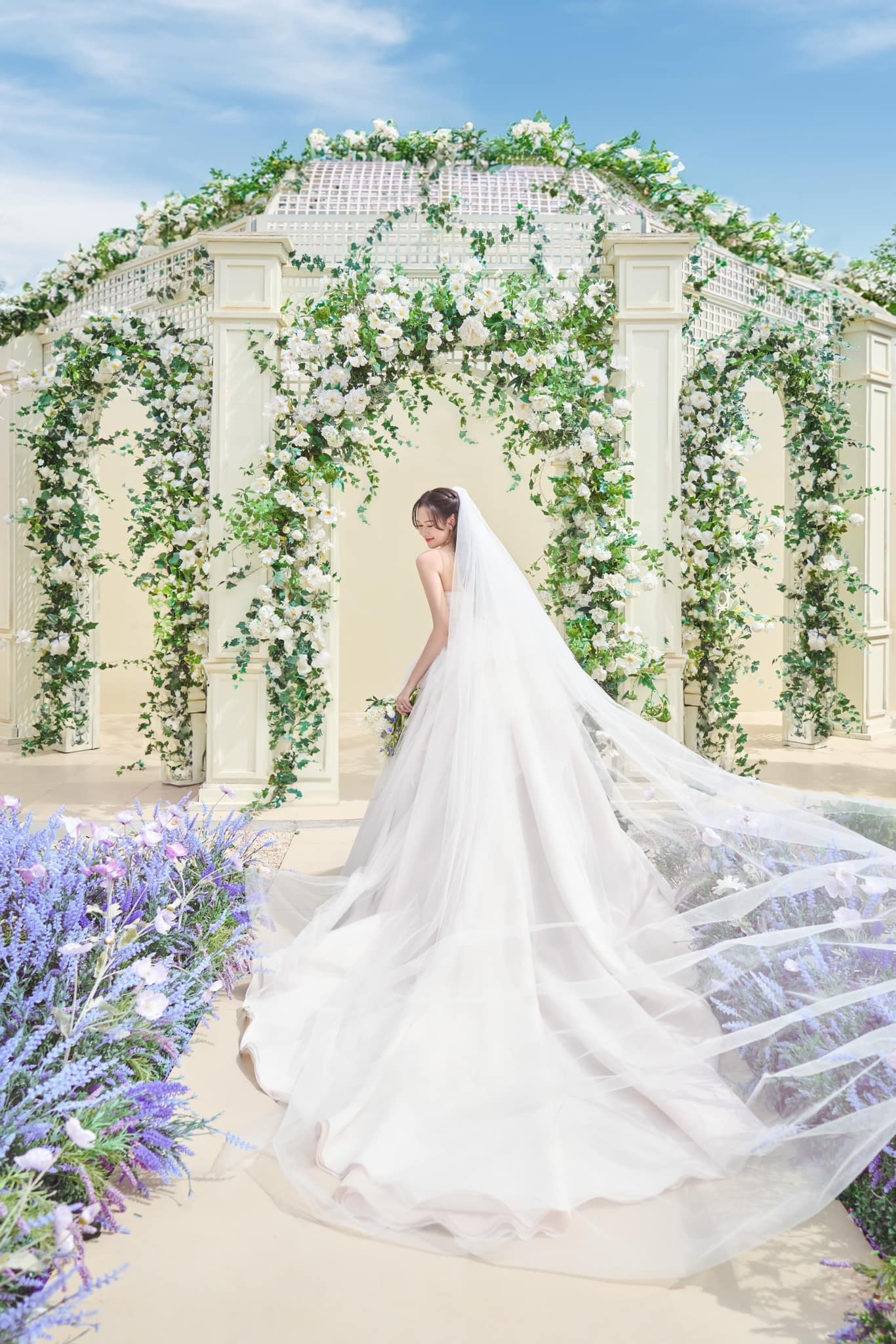 Ảnh cưới ngọt ngào của diễn viên Anh Đức và bạn gái kém 12 tuổi xinh như hoa hậu-8