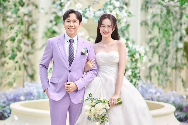 Trước thềm đám cưới, bà xã kém 12 tuổi của Anh Đức tung bộ ảnh tình tứ-11