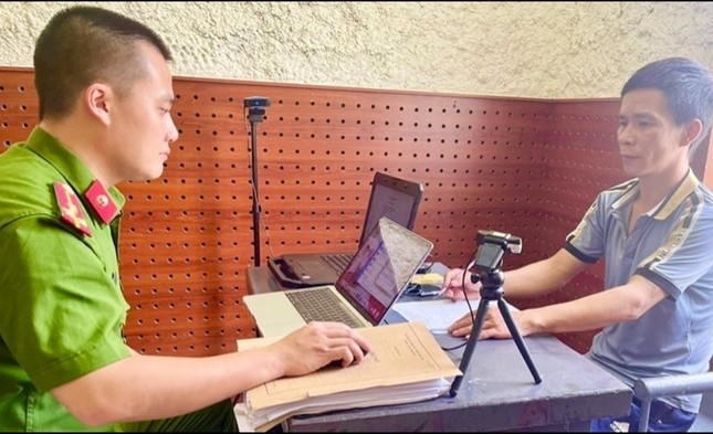 Bắt kẻ lắp camera quay lén trong nhà nghỉ để tống tiền-1