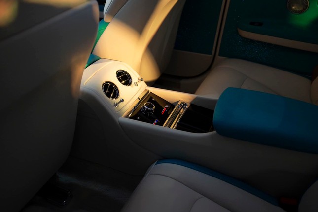 Cận cảnh mẫu xe siêu sang Rolls-Royce Spectre của đại gia Minh Nhựa-3