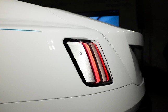 Cận cảnh mẫu xe siêu sang Rolls-Royce Spectre của đại gia Minh Nhựa-5