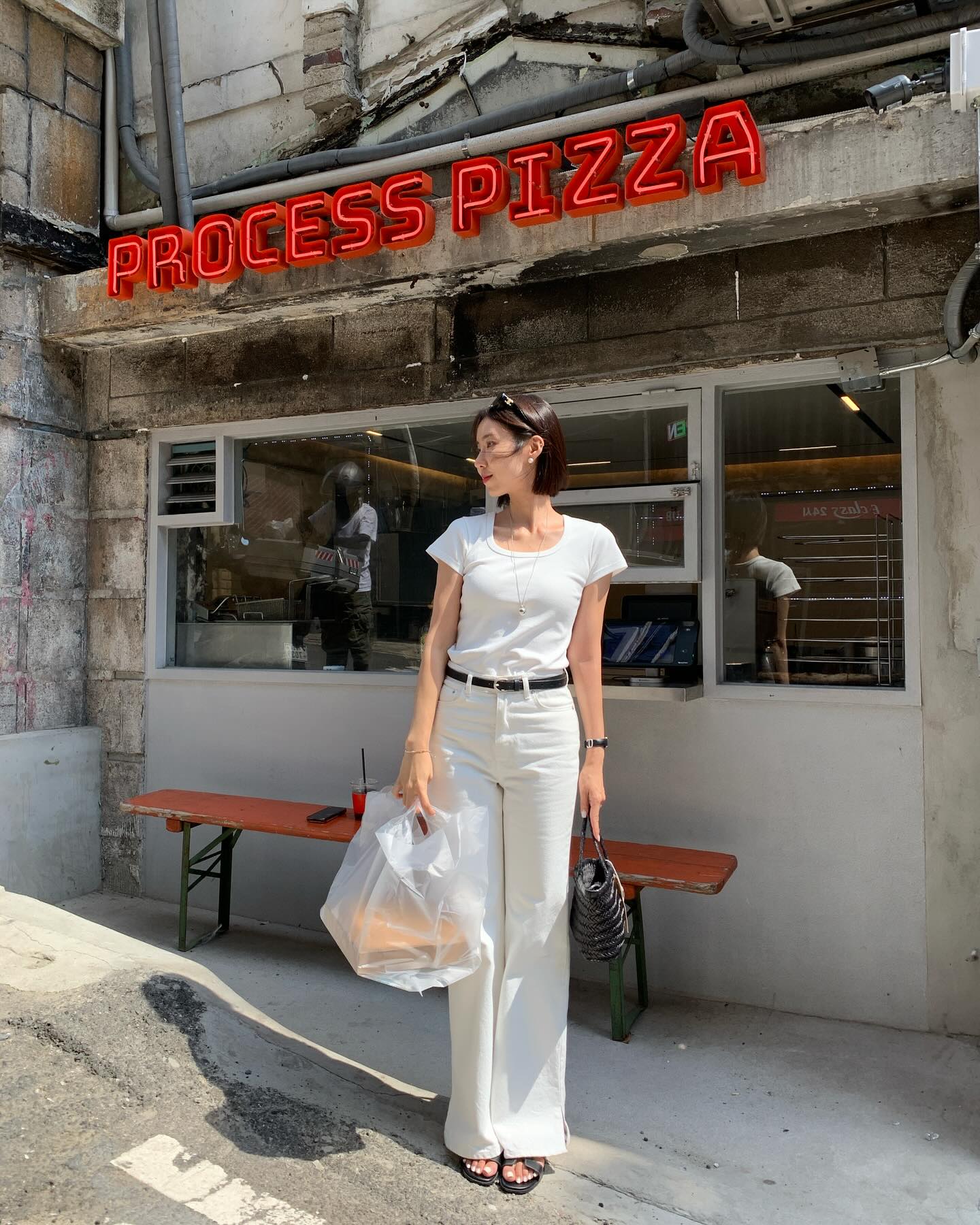 4 cách mặc áo thun đi làm chuẩn thanh lịch cho phụ nữ trên 40 tuổi-10