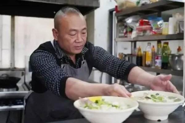 Khách tố có sợi tóc trong đồ ăn, chủ quán thanh minh bằng cách không ai ngờ-3