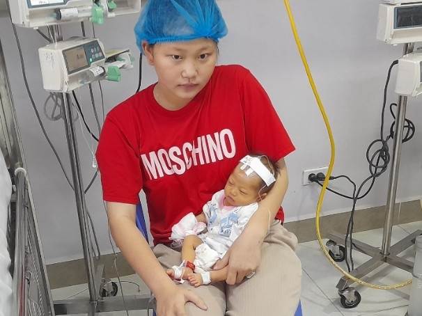 Thiếu nữ 16 tuổi sinh con mắc bệnh hiểm nghèo mong được giúp đỡ-5