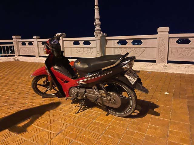 Cha ôm con gái 11 tháng tuổi nhảy cầu-1