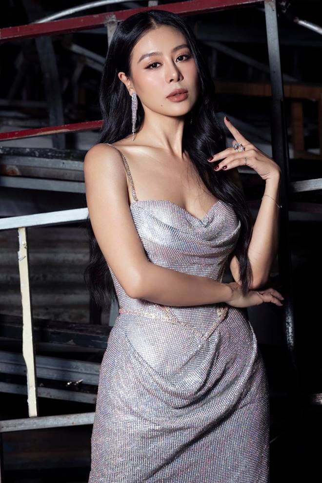 Kiều nữ làng hài Nam Thư từng phải xin lỗi vì ôm ấp bạn diễn đã có vợ, bị hỏi đang làm vợ bé hả-3