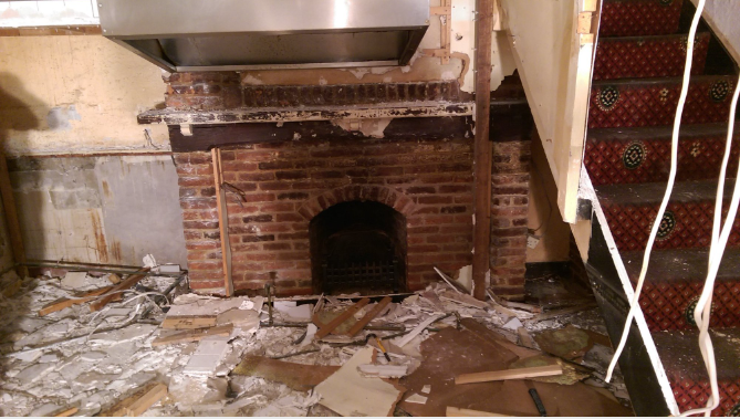 Cải tạo quán rượu, người đàn ông đụng” trúng kho báu cổ 350 năm tuổi-4