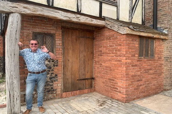 Người đàn ông tìm thấy kho báu quý giá nhờ tấm bản đồ cha để lại-4