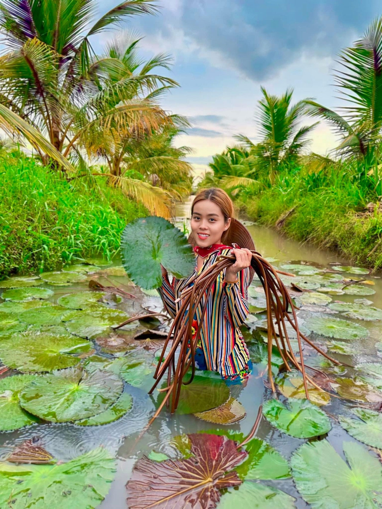 Cô gái miền Tây thành TikToker nổi tiếng, góp tiền xây nhà báo hiếu mẹ cha-1