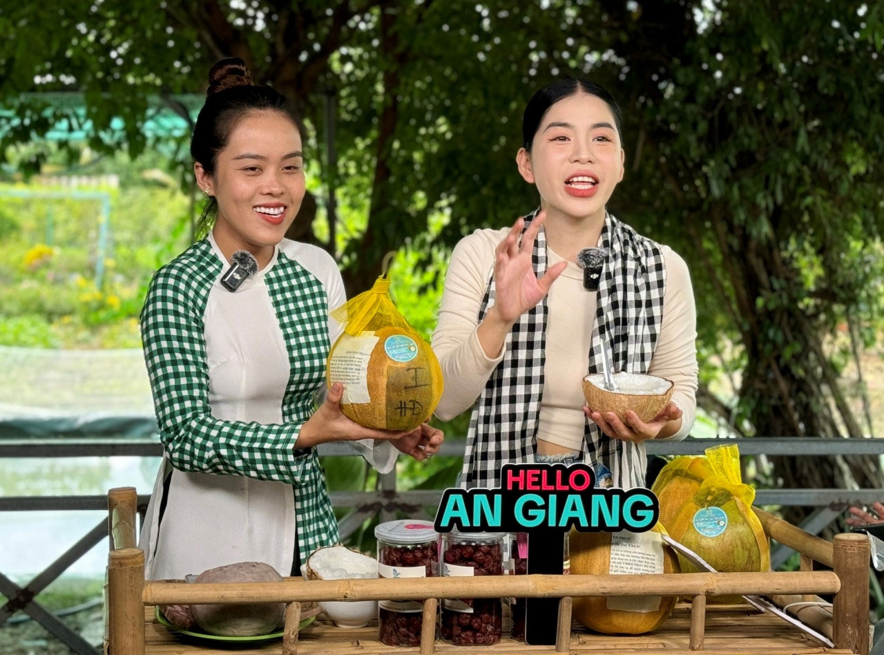 Cô gái miền Tây thành TikToker nổi tiếng, góp tiền xây nhà báo hiếu mẹ cha-3