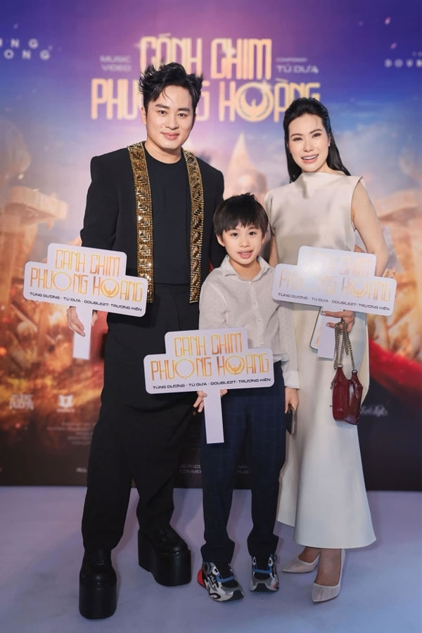 Vợ Tùng Dương hiếm hoi xuất hiện công khai bên chồng, căn nhà đang ở không quái như nhiều người vẫn tưởng-1