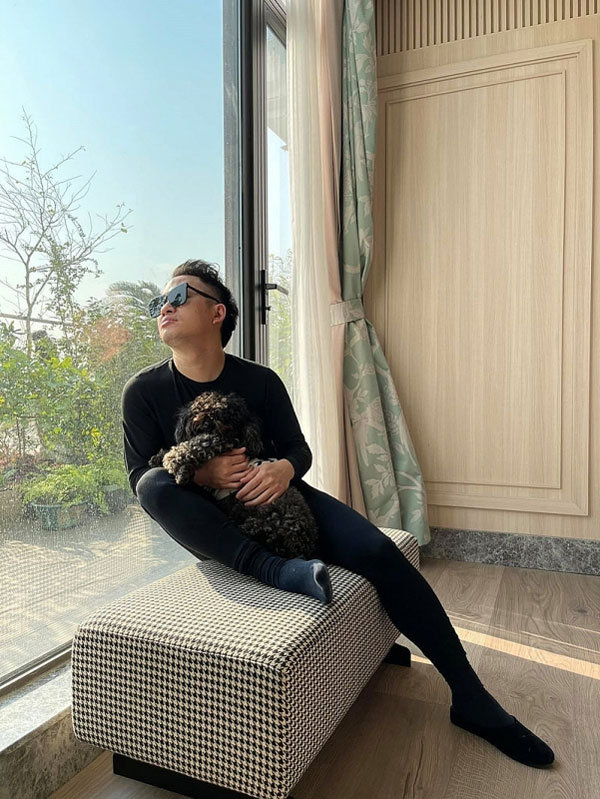 Vợ Tùng Dương hiếm hoi xuất hiện công khai bên chồng, căn nhà đang ở không quái như nhiều người vẫn tưởng-4