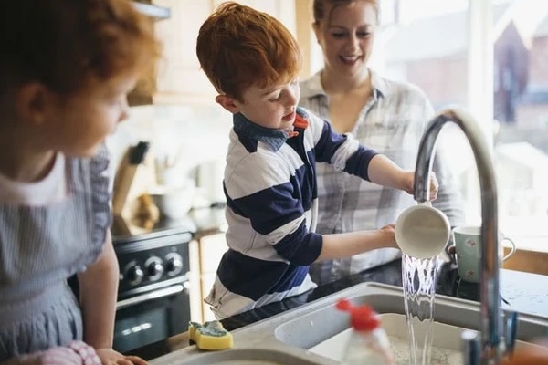 8 cách dạy con cha mẹ tưởng tốt nhưng lại vô cùng độc hại khiến trẻ mất tự tin, tổn thương lòng tự trọng-1