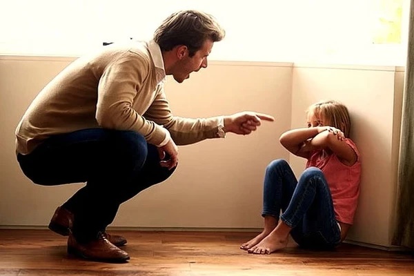 8 cách dạy con cha mẹ tưởng tốt nhưng lại vô cùng độc hại khiến trẻ mất tự tin, tổn thương lòng tự trọng-3