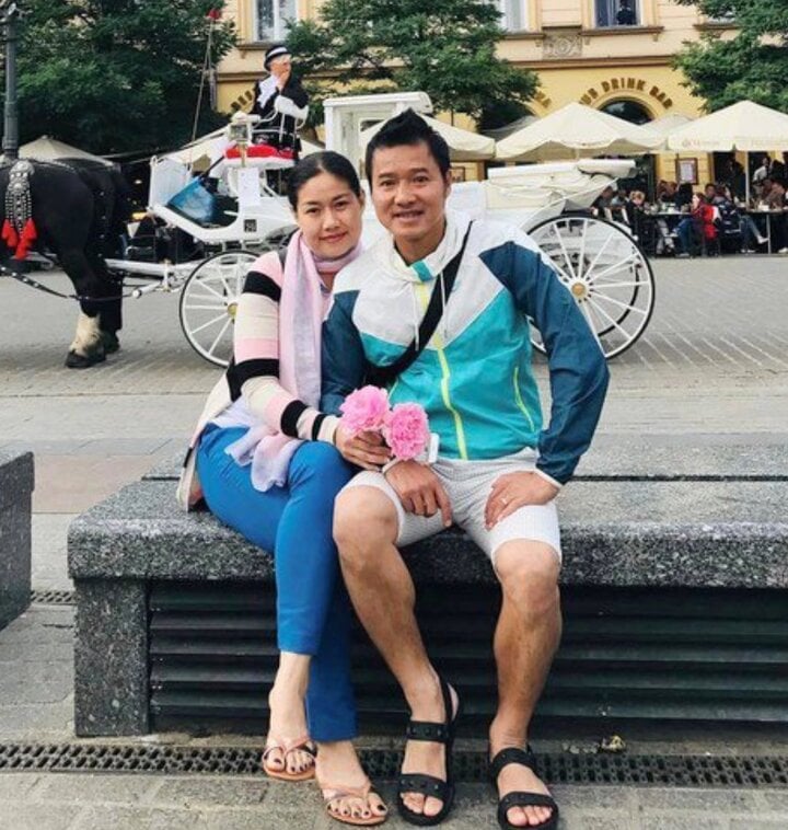 Hôn nhân viên mãn của danh thủ bóng đá tham gia Anh trai vượt ngàn chông gai-4