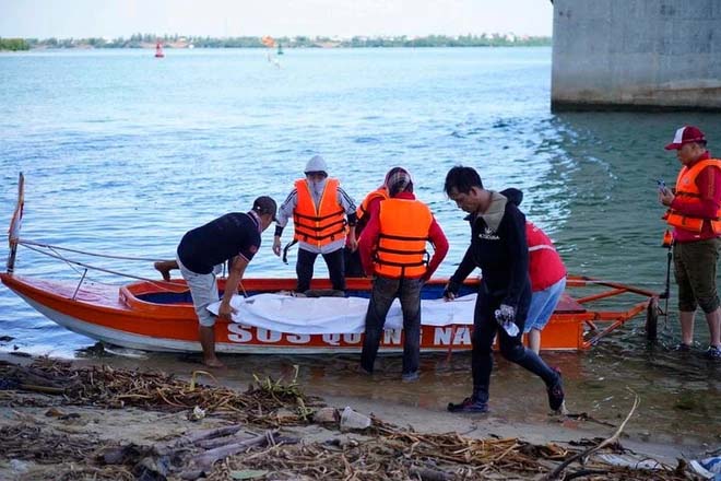 Cha ôm con gái 1 tuổi nhảy cầu Cửa Đại tự tử: Tìm thấy thi thể người cha-1