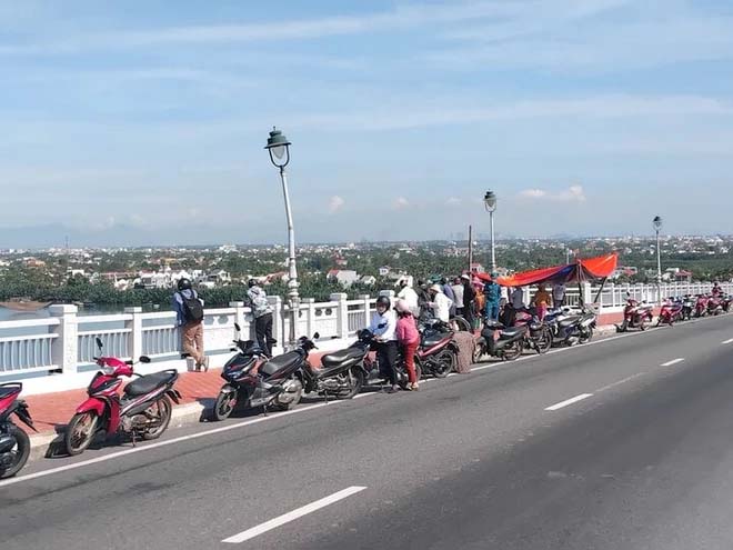Cha ôm con gái 1 tuổi nhảy cầu Cửa Đại tự tử: Tìm thấy thi thể người cha-2