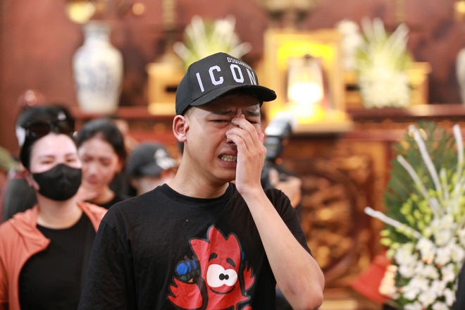 Gia đình, bạn bè khóc nghẹn trong đám tang của cô gái trẻ bị bắn tử vong ở Hà Nội-7