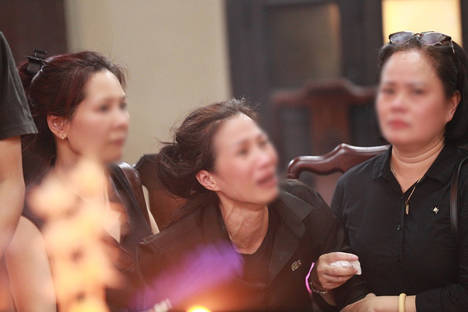 Gia đình, bạn bè khóc nghẹn trong đám tang của cô gái trẻ bị bắn tử vong ở Hà Nội-9